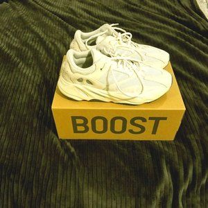 White Yeezy Boost 350